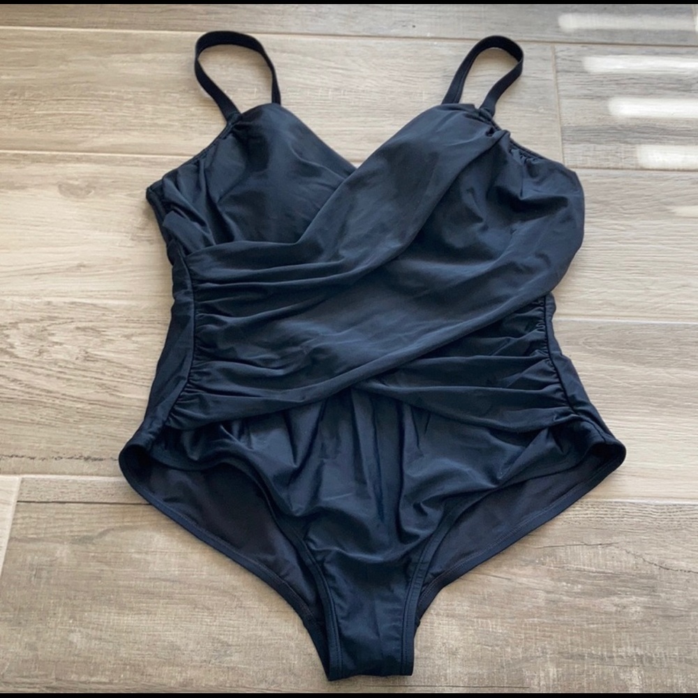 Old Navy 2X cross front 1 piece swimsuit